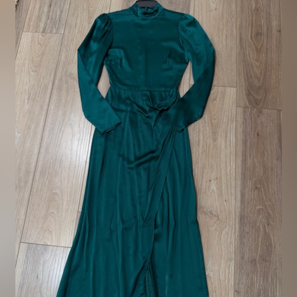 Reformation Dresses & Skirts - Reformation silk emerald green Christmas dress size 0